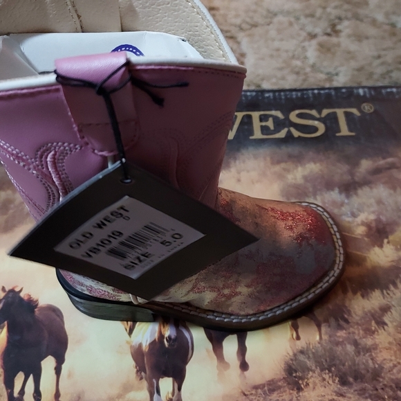 Old West Girls Cowboy Boots - Picture 2 of 2
